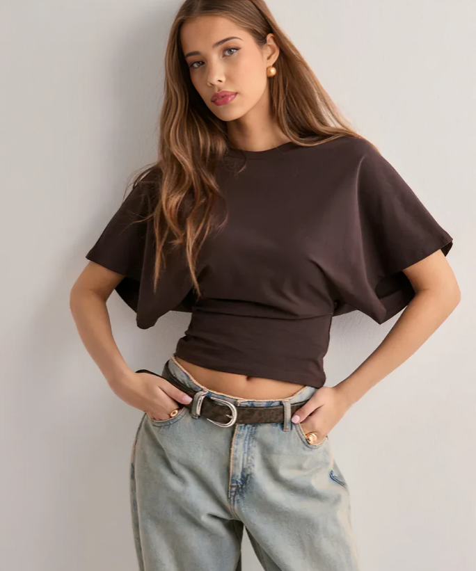 Albergaria™ | Top Elegante con Corte Icónico